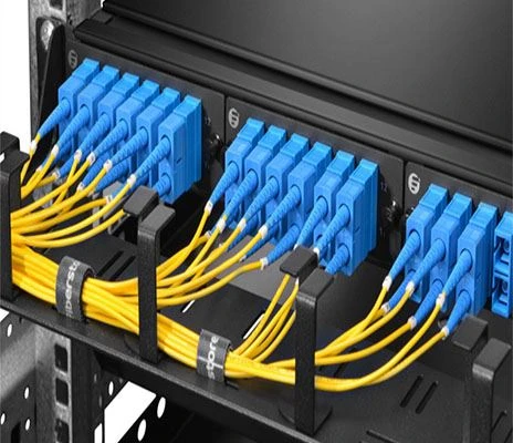 Hvad er forskellen optisk fiber i single mode mellem OS1 og OS2?
